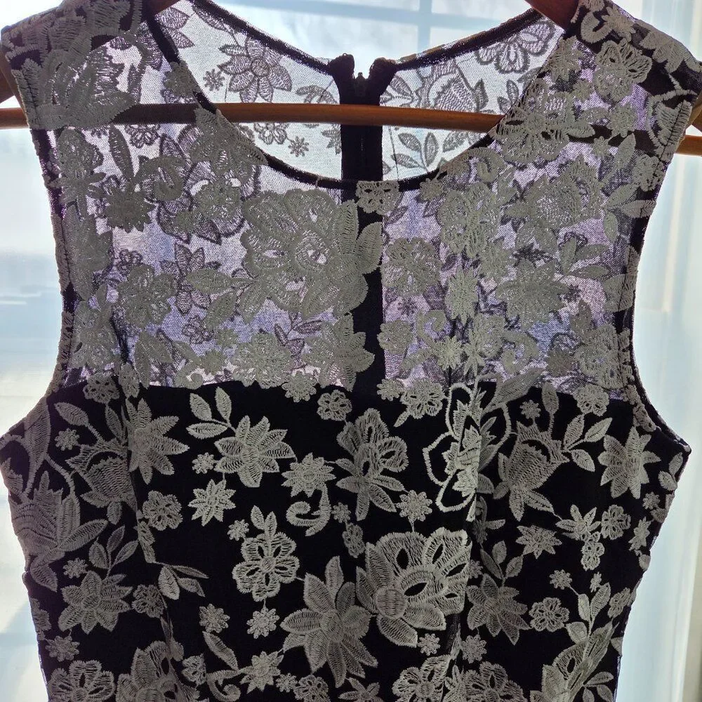 EUC BEAUTIFUL WHITE HOUSE BLACK MARKET WHITE BLACK EMBROIDERED DRESS SIZE 10 / M - Picture 3 of 16